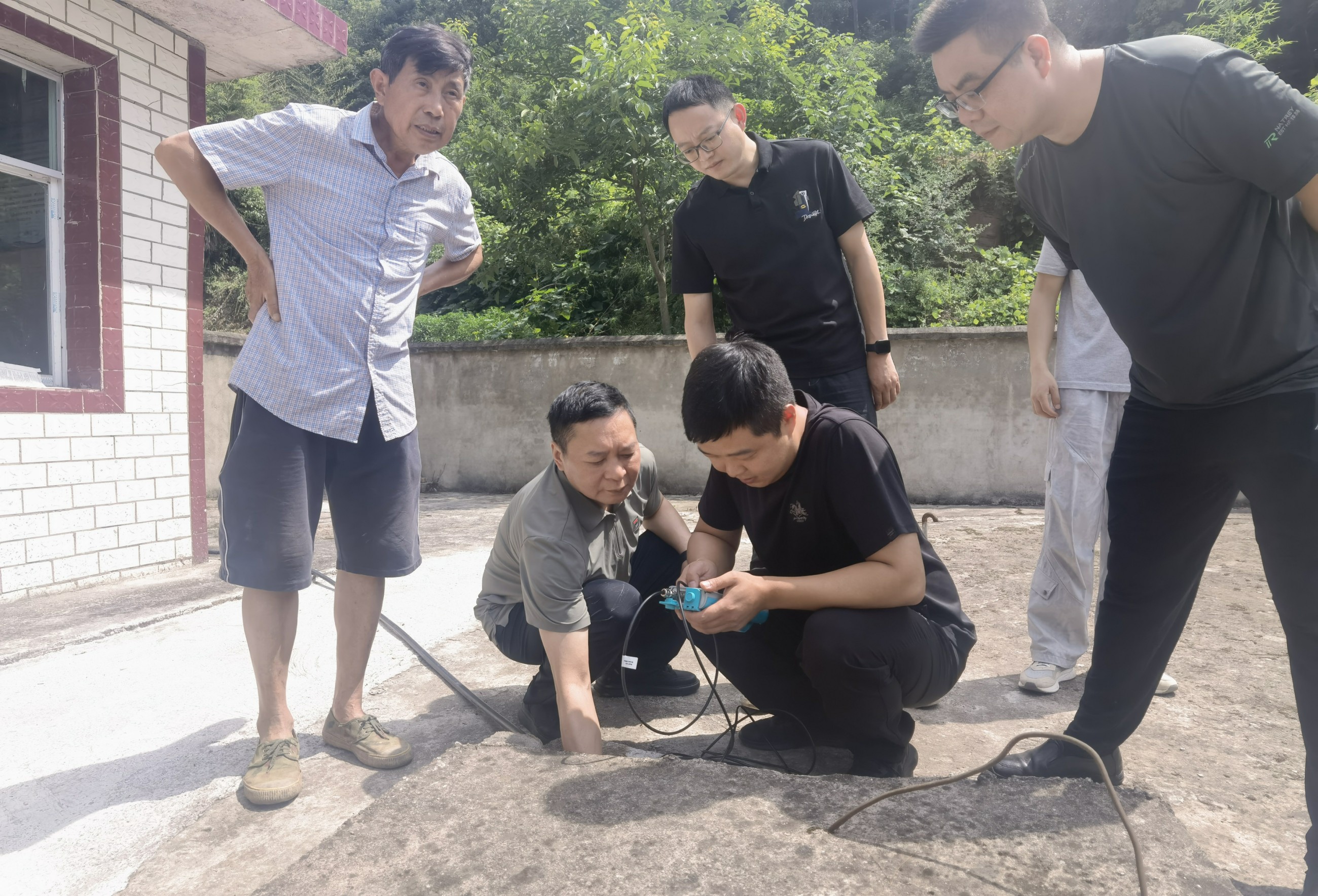 民进巴中市委会为松溪乡开展饮用水公益水质检测