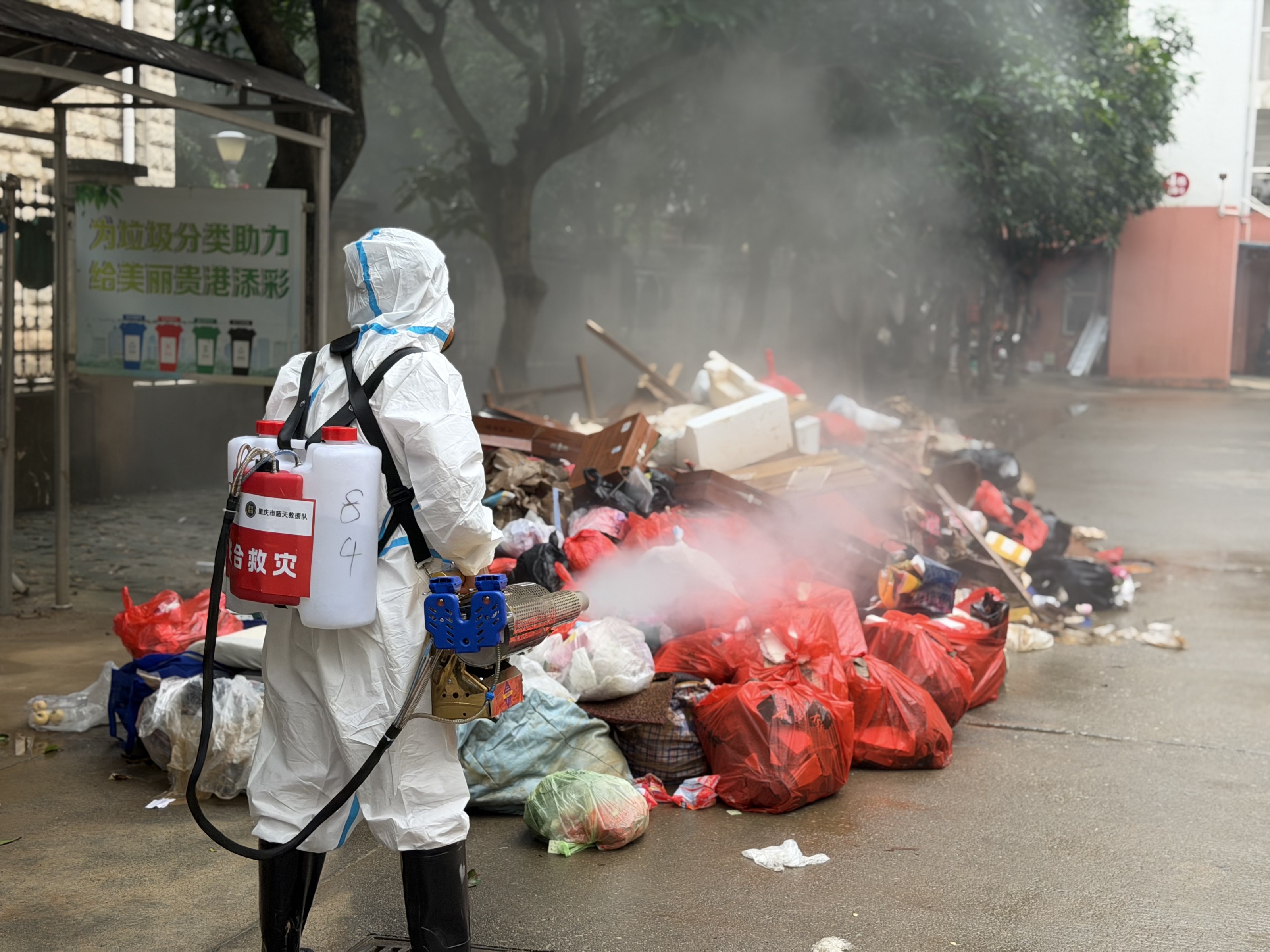 巴中民进会员带队完成广西贵港抗洪救灾志愿服务