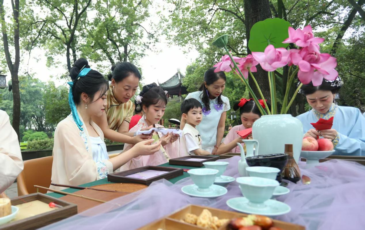 宋韵雅集庆七夕 德阳民进会员助力非遗润民心