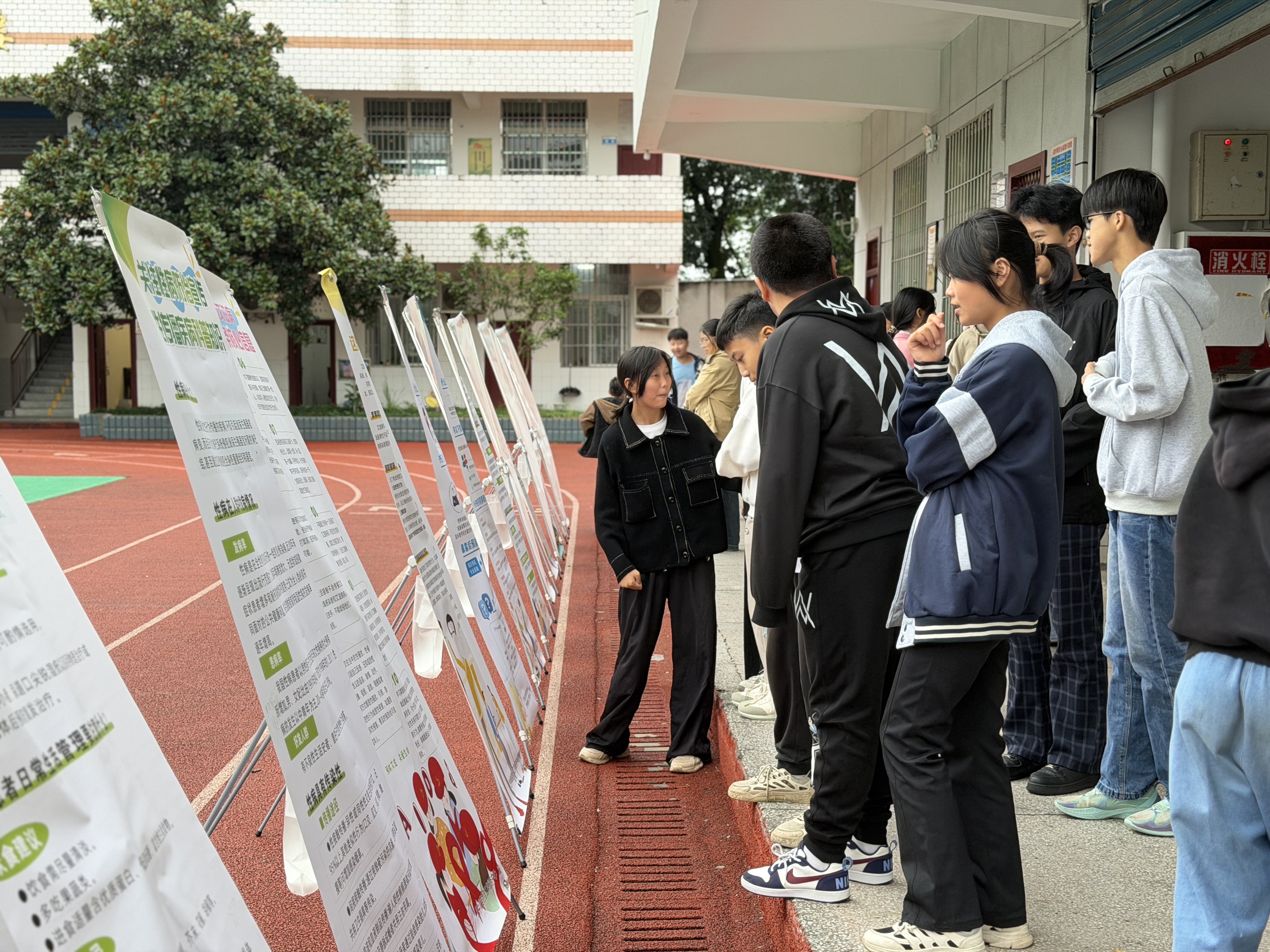 民进会员李白带队开展专题宣讲