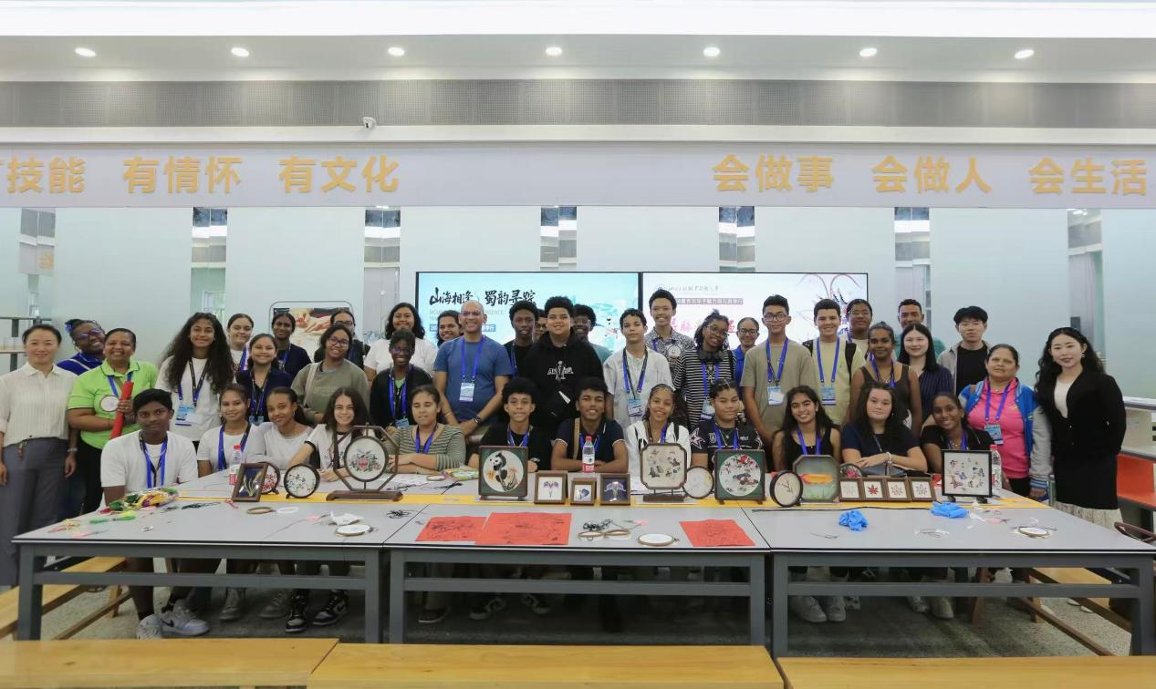 山海牵线绣情谊民进德阳市广汉市支部会员助力塞舌尔学子研学交流