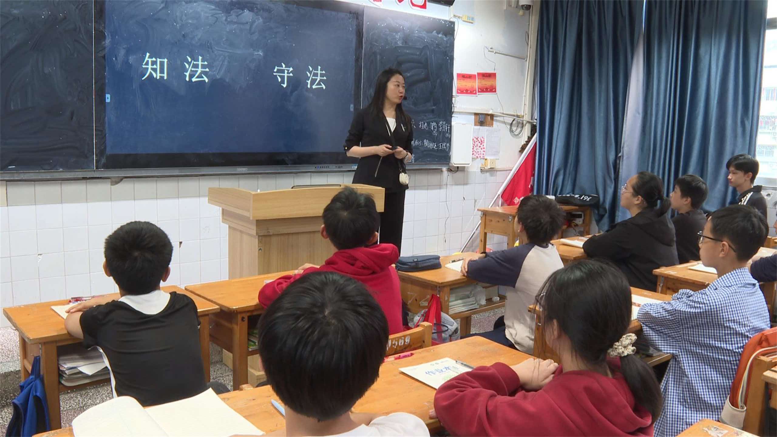 法治护航青春成长——民进会员崔清走进遂宁中学开展普法宣讲